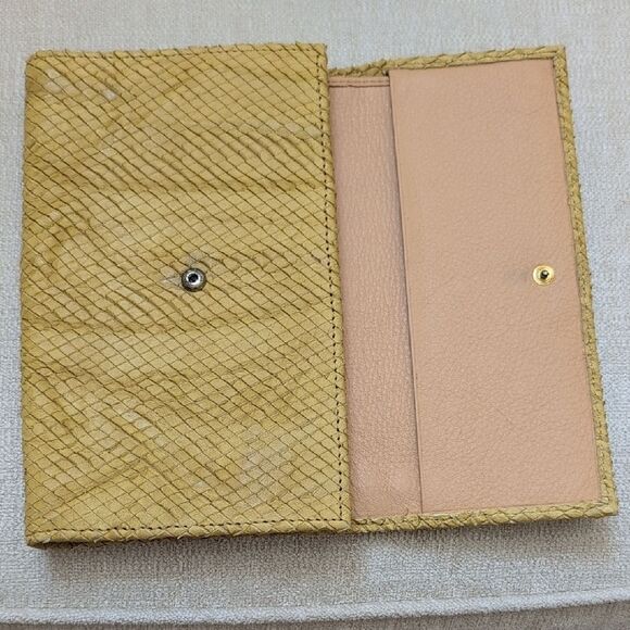 Elegant Gold Leather Tri-Fold Wallet Clutch with Studded Detail Made In Italy - Picture 4 of 7